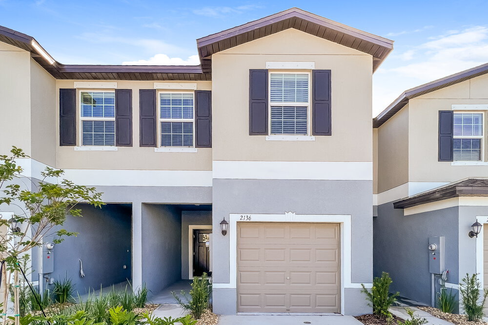 2136 Azure Vw Wy in Lutz, FL - Building Photo