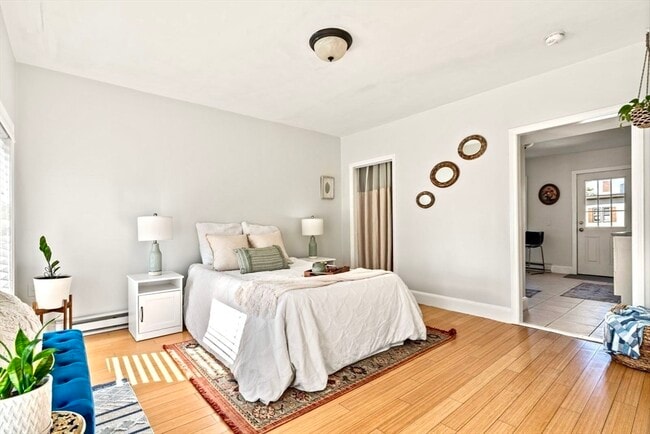 377 Dorchester St, Unit 3 in Boston, MA - Building Photo - Building Photo