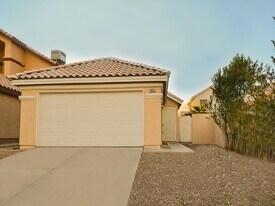 3825 Gulliver St in Las Vegas, NV - Building Photo