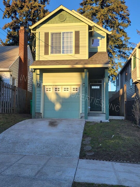 3823 NE 79th Ave in Portland, OR - Building Photo
