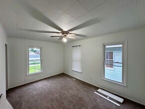 1102 Pollock Ave in New Castle, PA - Foto de edificio - Building Photo
