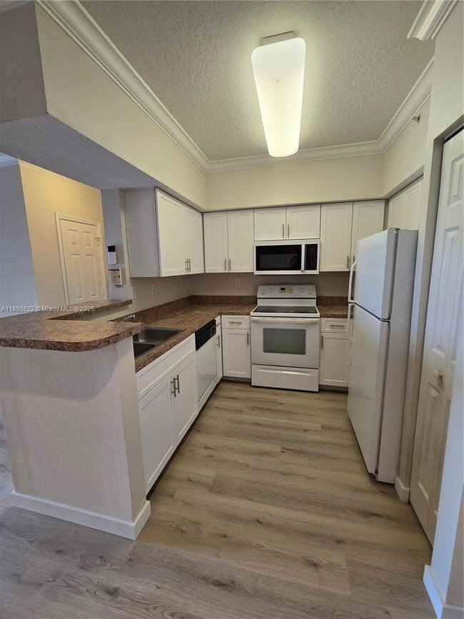 11630 SW 2nd St in Pembroke Pines, FL - Building Photo - Building Photo