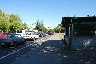 3320 Mendocino Ave in Santa Rosa, CA - Building Photo - Building Photo