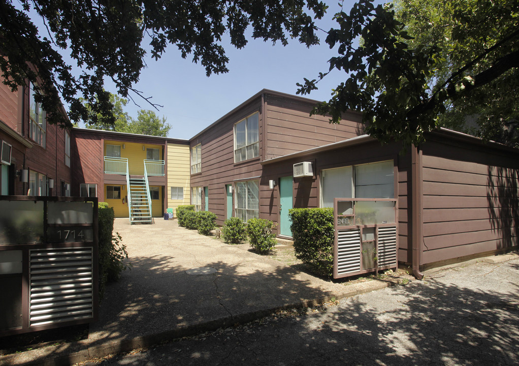 Redwood Apartments in Austin, TX - Building Photo