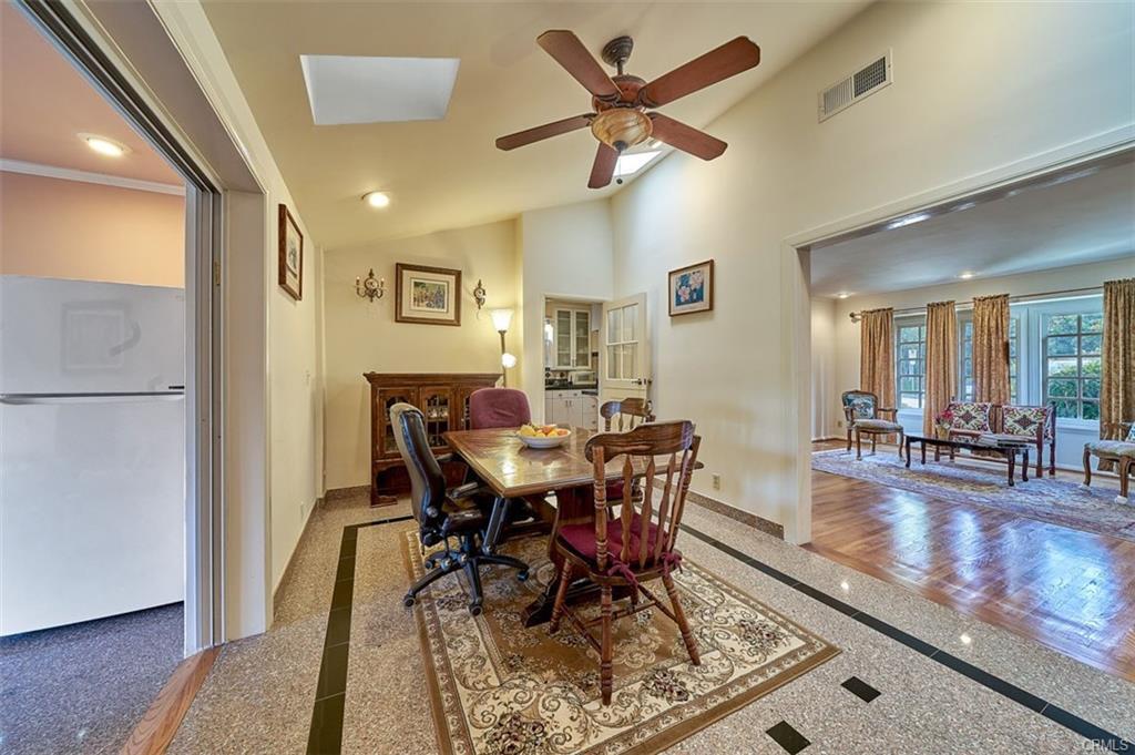 433 S Bundy Dr in Los Angeles, CA - Building Photo