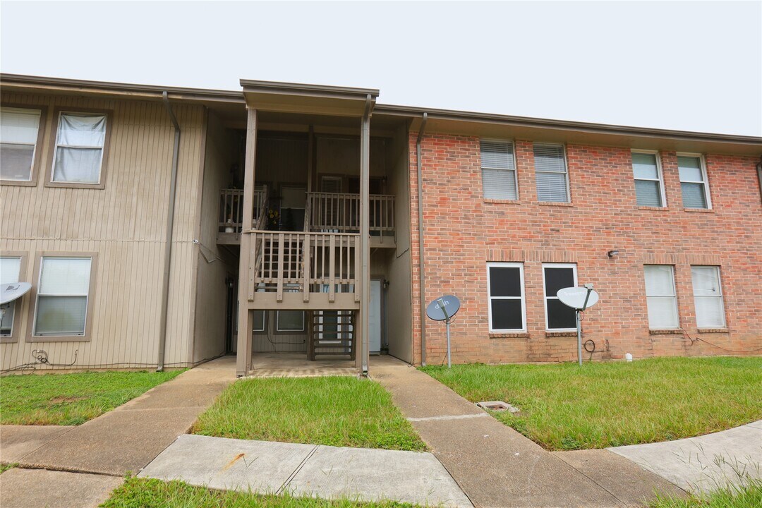418 Garland Dr in Lake Jackson, TX - Building Photo