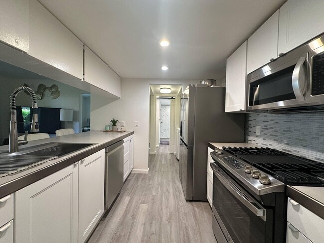 property at 2023 N Vía Miraleste