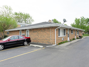 142 E Lorraine Ave in Addison, IL - Foto de edificio - Building Photo