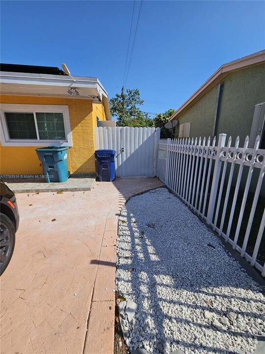 1631 NW 175th Terrace in Miami, FL - Building Photo