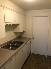 4812 Cougar Ct SE in Salem, OR - Foto de edificio - Building Photo