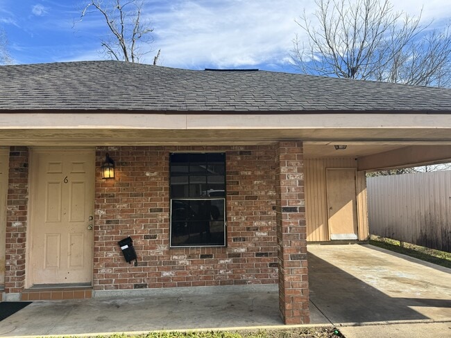 property at 6 Rosewood Pl