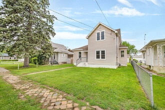 622 E Joliet St in Ottawa, IL - Foto de edificio - Building Photo
