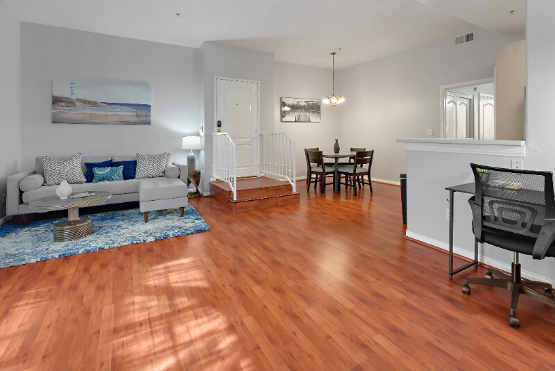 7037 La Tijera Blvd in Los Angeles, CA - Building Photo