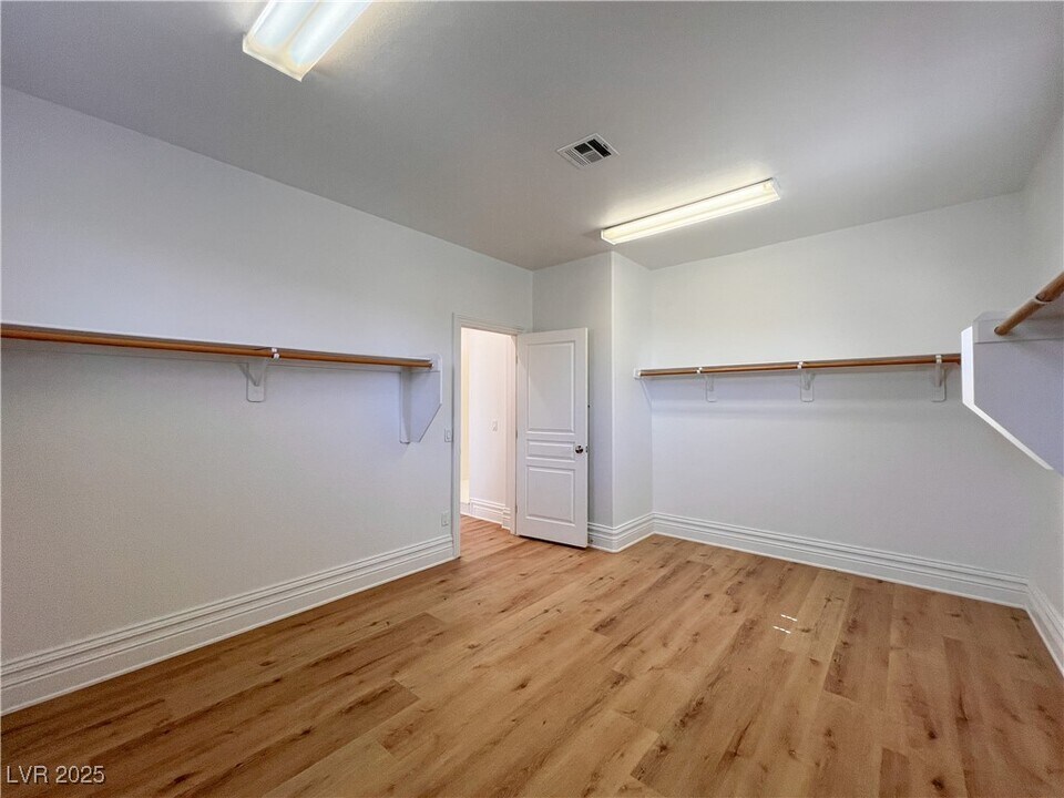 599 Center Green Dr in Las Vegas, NV - Building Photo