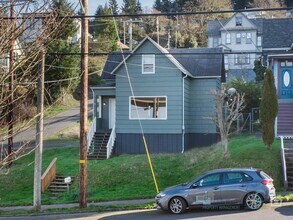 301 Alameda Ave in Astoria, OR - Building Photo - Building Photo