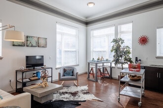Block 32 at RiNo in Denver, CO - Foto de edificio - Interior Photo
