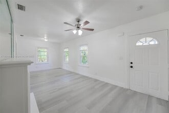 1250 NW 43rd St in Miami, FL - Building Photo - Building Photo