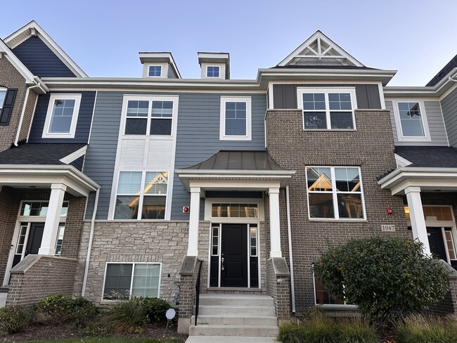 property at 1949 Kingsley Cir