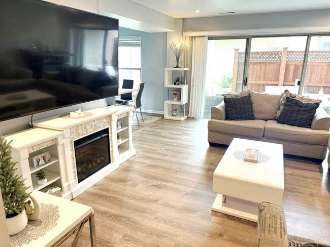 27 Canterbury Sq, Unit 101 in Alexandria, VA - Building Photo - Building Photo