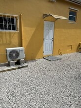 6102 SW 58th St in South Miami, FL - Building Photo - Building Photo