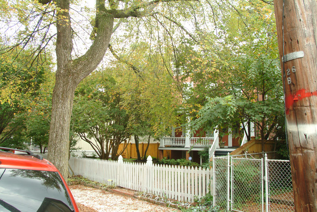 3601 E Broad St in Richmond, VA - Foto de edificio - Building Photo