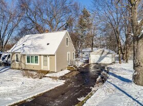 1713 Laurie Rd E in Maplewood, MN - Building Photo