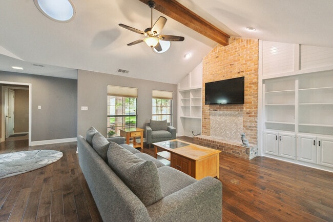 5704 Sam Houston Cir in Austin, TX - Building Photo - Building Photo