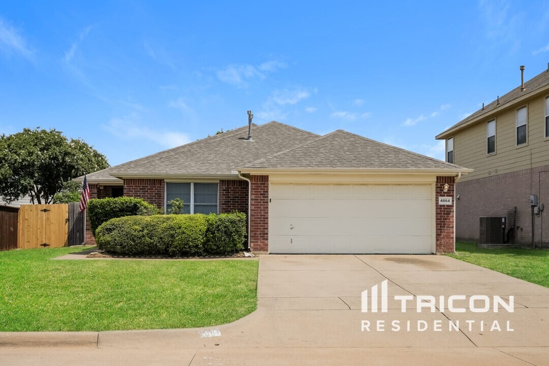 4864 Madyson Ridge Dr in Fort Worth, TX - Building Photo