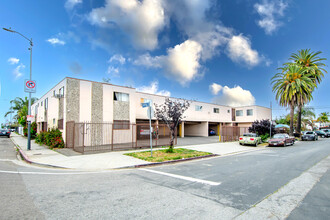 10520 S Figueroa St in Los Angeles, CA - Building Photo - Building Photo