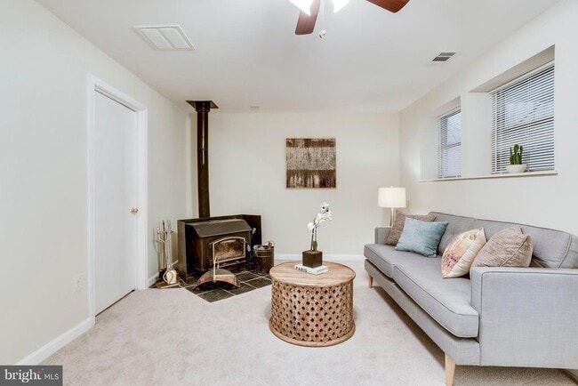 939 Barton Oaks Pl in Herndon, VA - Foto de edificio - Building Photo