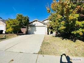 8275 Glencannon Way in Elk Grove, CA - Building Photo