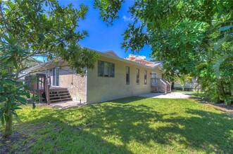 103 Belle Isle Ave in Belleair Beach, FL - Foto de edificio - Building Photo