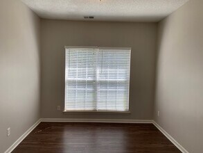 11632 Larix Dr in Charlotte, NC - Foto de edificio - Building Photo