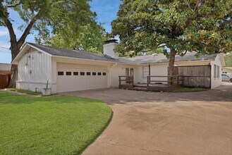 715 Terryland Dr in Richardson, TX - Foto de edificio - Building Photo