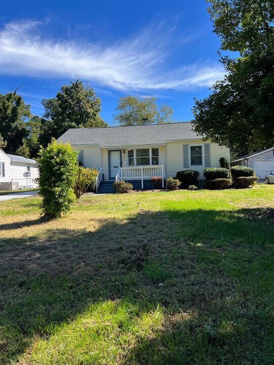 1604 Cook St in High Point, NC - Building Photo