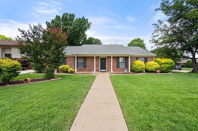 6 Brook Creek Ct in Roanoke, TX - Building Photo