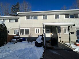 45185 Wolfe Rd in Chilliwack, BC - Building Photo