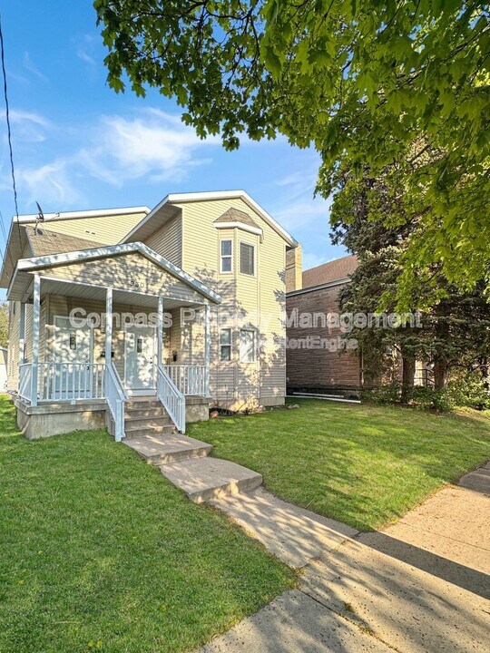 930 Sheldon Ave SE in Grand Rapids, MI - Building Photo
