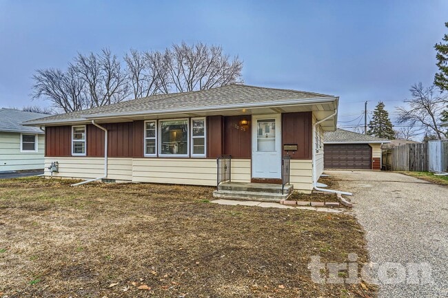 7025 15th Ave S in Richfield, MN - Foto de edificio - Building Photo