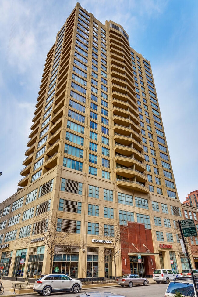 200 N Jefferson St, Unit 904 in Chicago, IL - Building Photo - Building Photo