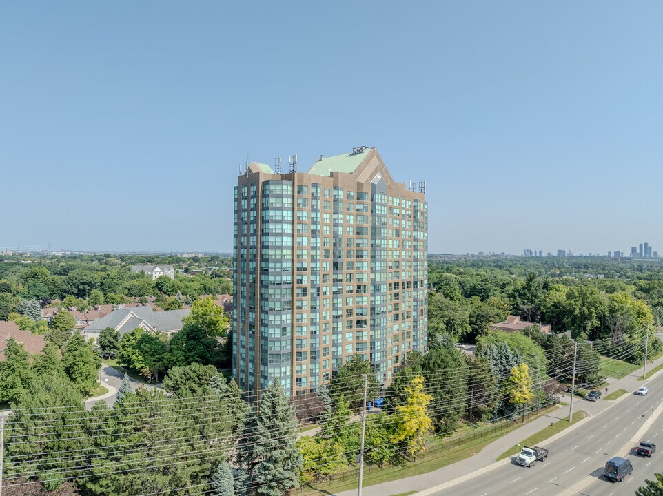 Eagle Ridge in Mississauga, ON - Building Photo