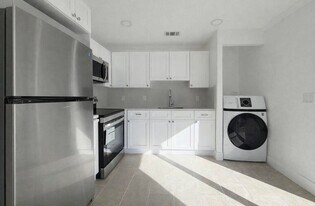 736 Neil Rd in West Palm Beach, FL - Building Photo