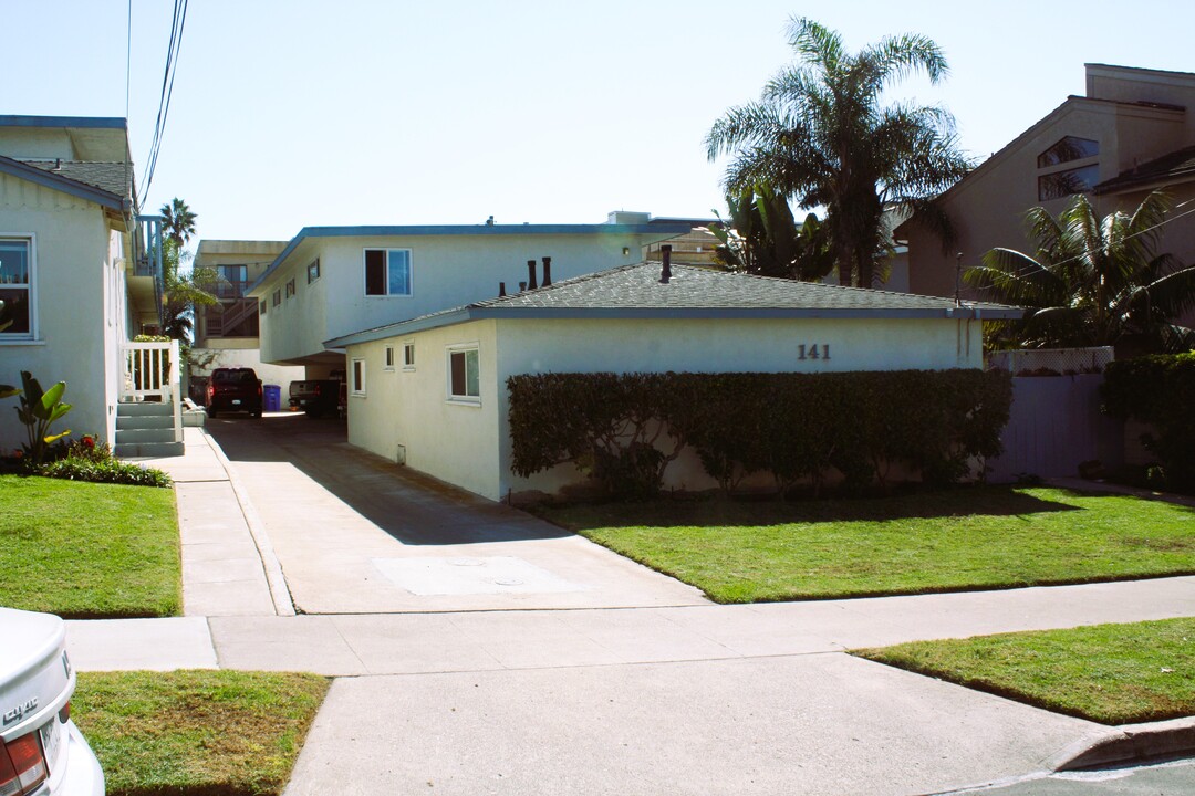 141 Cherry Ave in Carlsbad, CA - Building Photo