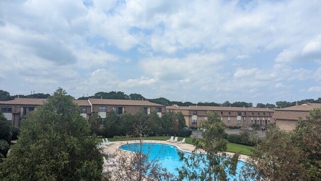 1204 N Oaks Blvd, Unit 1204