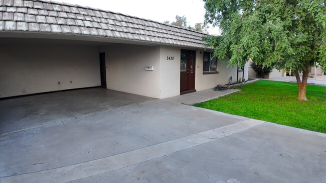 3430 E Indianola Ave in Phoenix, AZ - Foto de edificio - Building Photo