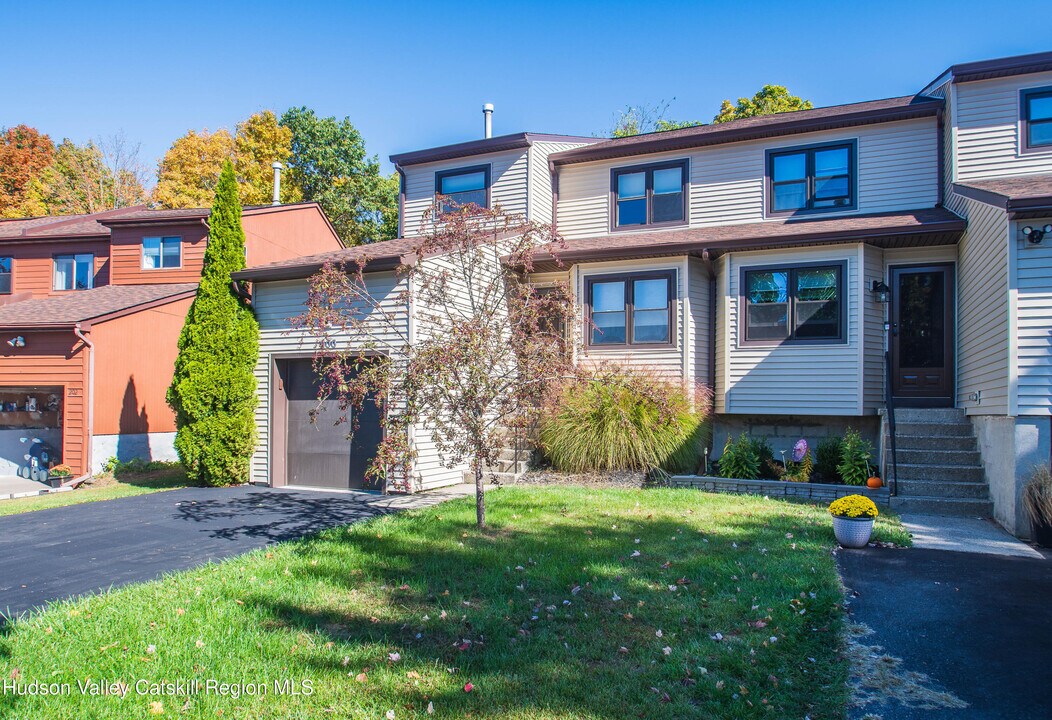 200 Sterling Pl in Highland, NY - Building Photo
