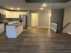 605 Hillcrest St in Pleasant Hill, MO - Building Photo - Building Photo