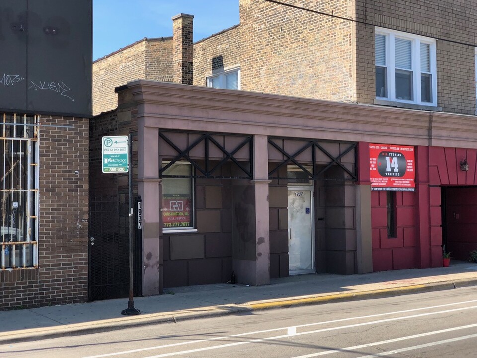 1937 W Cermak Rd in Chicago, IL - Building Photo