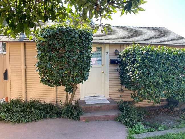 138 Pine St in Salinas, CA - Foto de edificio - Building Photo