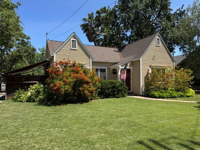 property at 7 3rd St